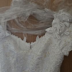 Wedding Dress GLORIA VANDERBILT Size 4