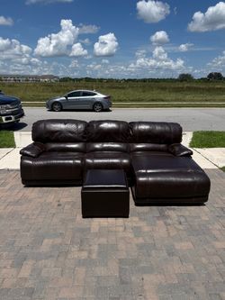 American Signature Couch. Delivery available