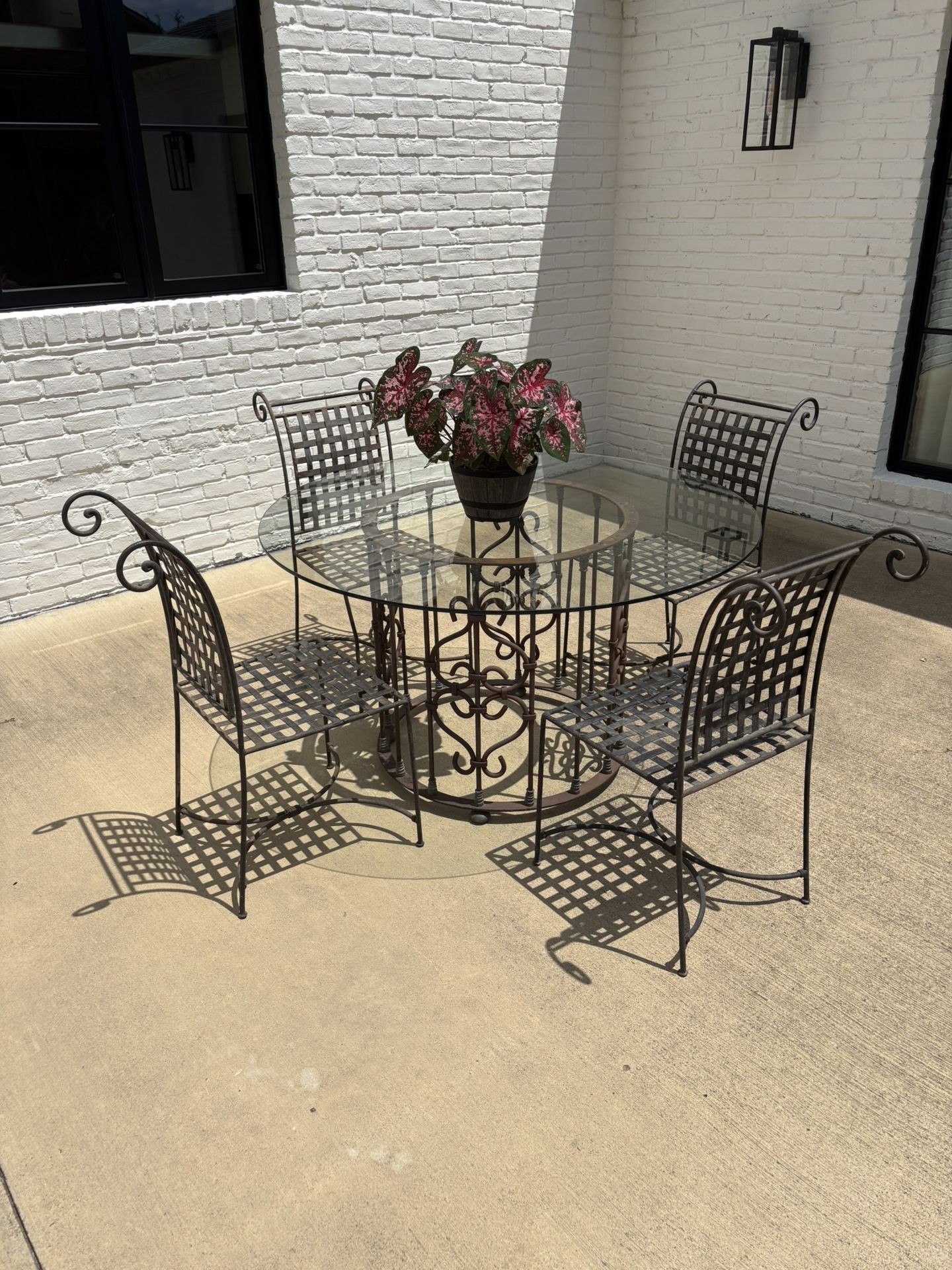 Ornate Wrought Iron Round Table & 4 Chairs