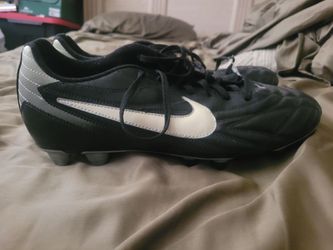 Only Worn Once Men's Nike Soccer Cleats Shoes HG  US Size 12 In Excellent Condition