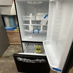 Amana 33” Black Refrigerator 