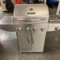 Master Forge - 5 burner propane grill (propane tank included)