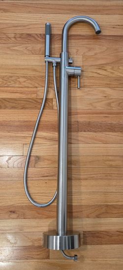 Woodbridge Bathtub Faucet w/Hand Shower (Freestanding)
