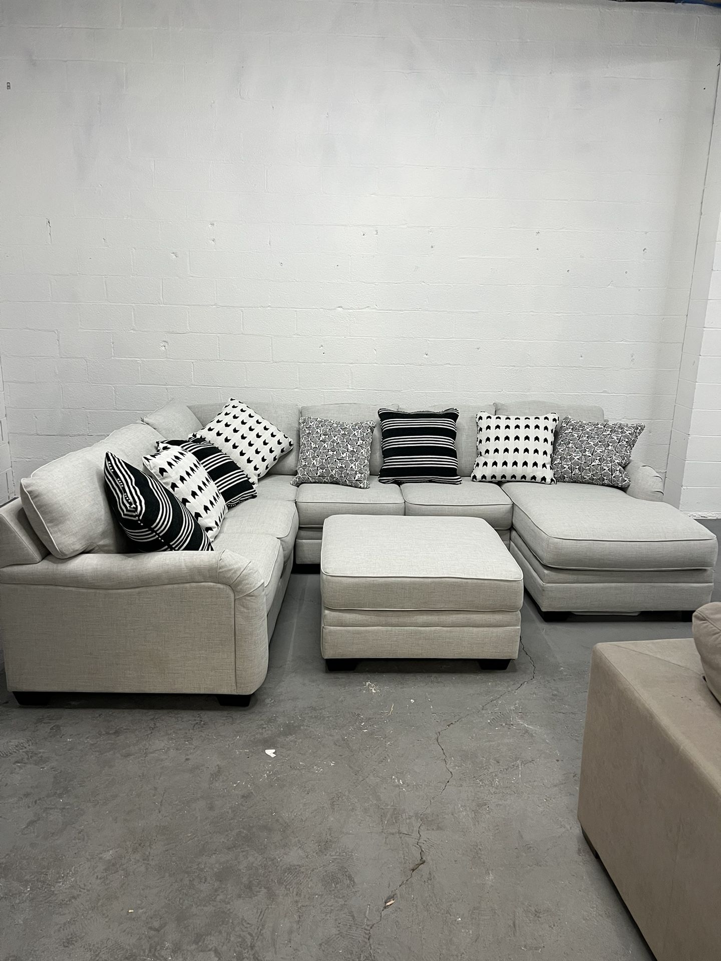 (Free Delivery) New Ashley Furniture 5 Piece Sectional Sofa Couch W/ Ottoman