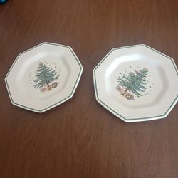 Nikko CHRISTMAS TIME Christmastime  Tree Set of 2 OCTAGON  Dinner 
Plates. Diameter 10 3/4".  Made in Japan. Pre-owned, very good shape, no 
chips or 
