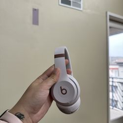 Beats Solo 4 - Wireless Bluetooth On-Ear Headphones, Apple & Android Compatible, Up to 50 Hours of Battery Life - Cloud Pink