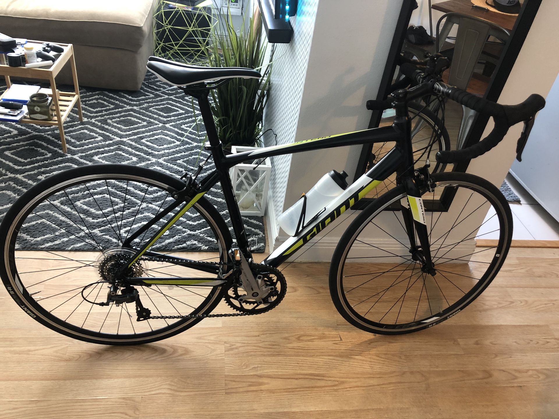 Giant Contend 3 2018 Road Bike