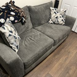 Pull Out Couch - Sleeper (Full Size)