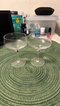 2 champagne glasses