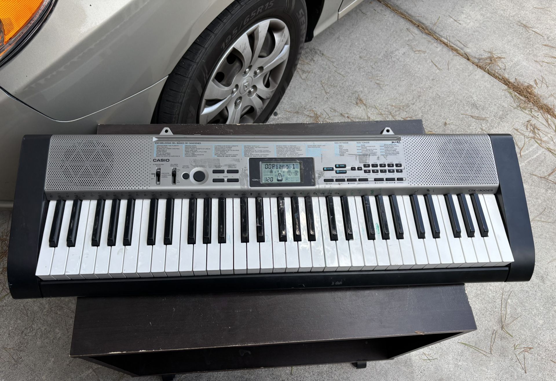 Electric Keyboard