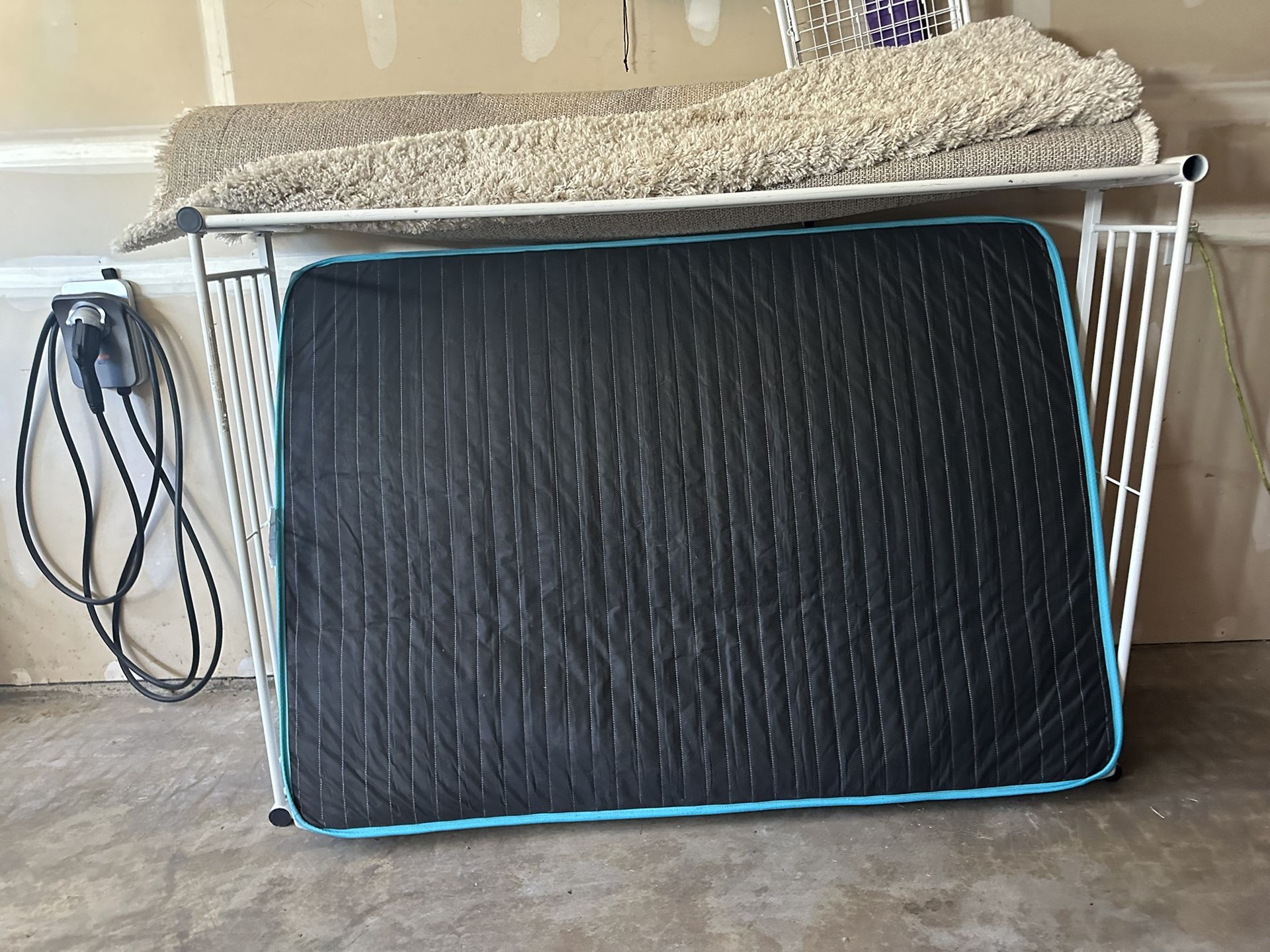 Twin tubular bed with mattress