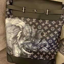 Louis Vuitton Steamer Messenger Bag for Sale in Las Vegas, NV - OfferUp