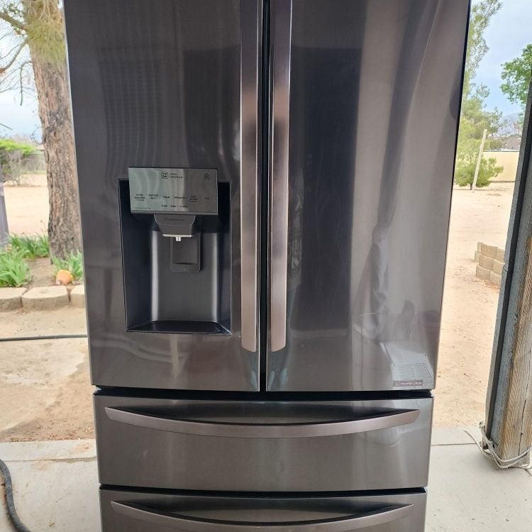 LG 4 DOOR BLACK SLATE FULL SIZE REFRIGERATOR (FRIDGE) WATER AND ICE AVAILABLE 