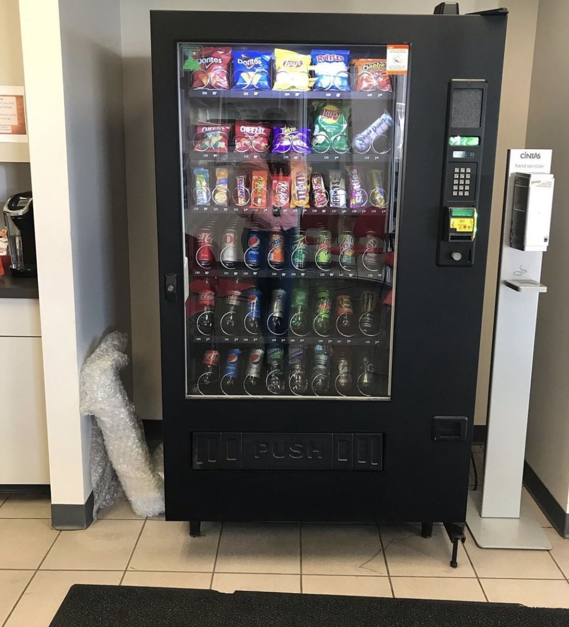 Combo Vending Machine With Credit Card Reader