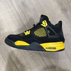 Jordan 4 Retro Thunders