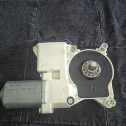 2013 Lincoln MKT Rear Door Regulator Motor