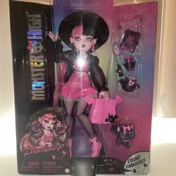 New Monster High Draculaura Doll with Pet Bat-Cat Count Fabulous and Accessories