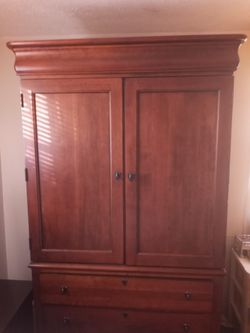 KINCAID Armoire