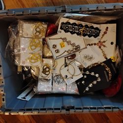 Miscellaneous / flea market or yard sale items 100 or more pieces