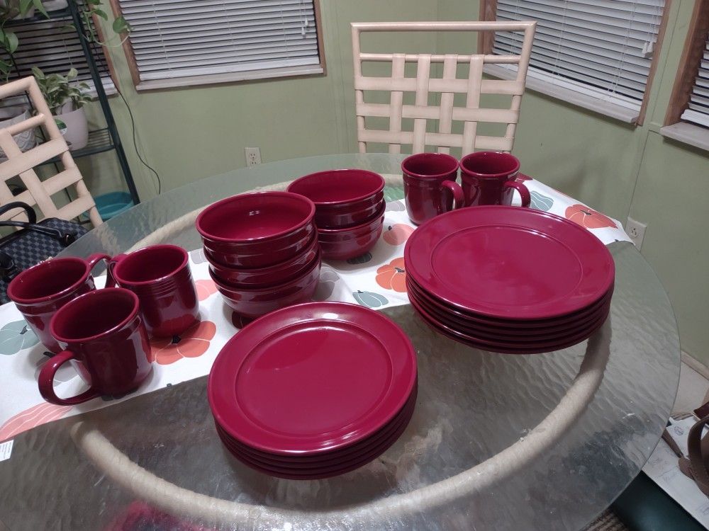 20 Piece Dinnerware Set