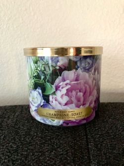 Champagne Toast 3-Wick Candle 🥂