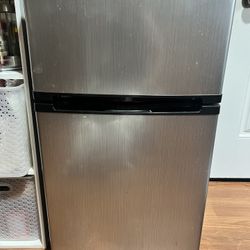 Mini fridge/freezer 
