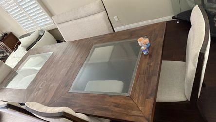 Set dining table and chairs