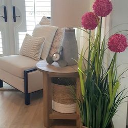 Pottery Barn End Table I Have 2 Of Them 300 Each Or Both For 500