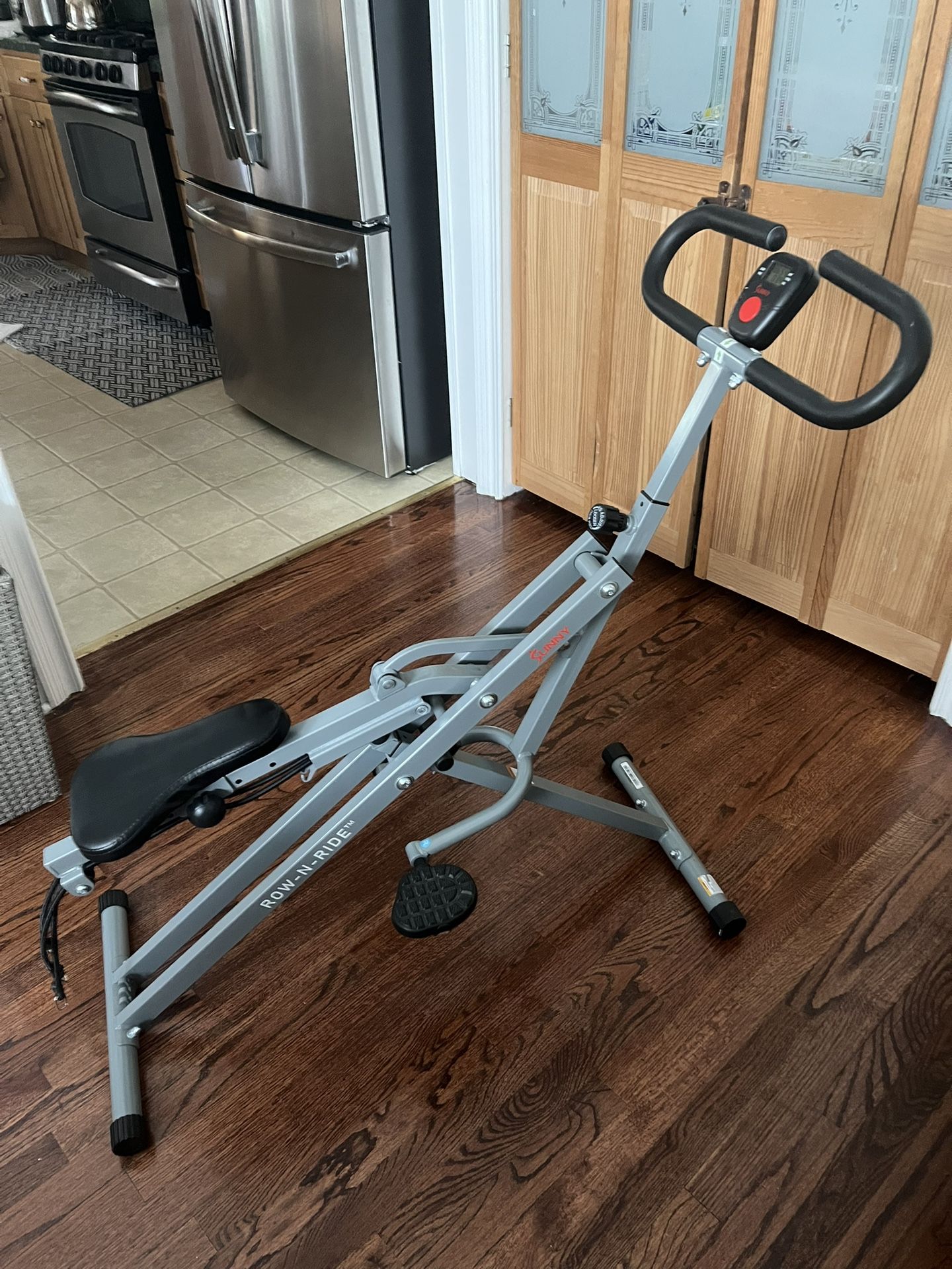 Sunny Health & Fitness Row-N-Ride Squat Assist Trainer – Great Condition