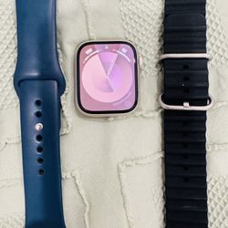 Apple Watch Series 9 [GPS 45mm] Smartwatch with Starlight Aluminum Case with Starlight Sport Band S/M. Fitness Tracker, ECG Apps, Always-On Retina Dis