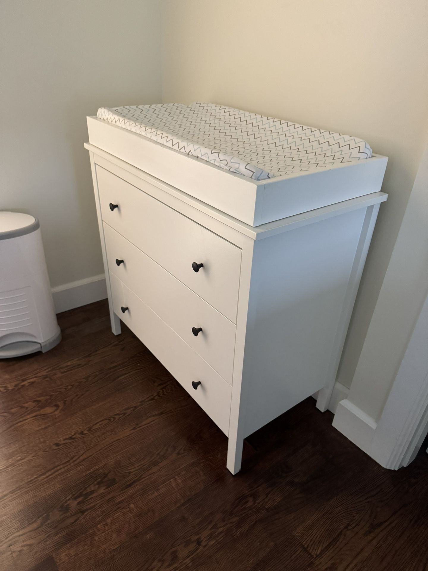 Dresser + Changing Tray.