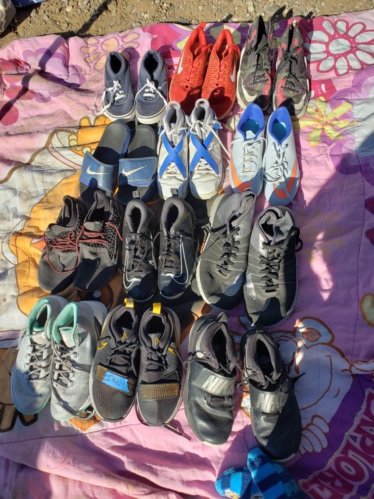 Boys Nike Athletic shoes Size 5-6