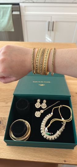 Kundan jewelry