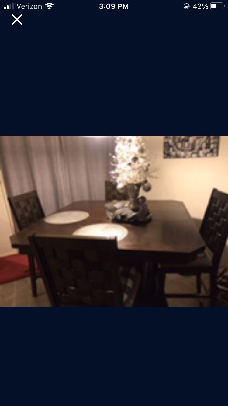 Kitchen Table/chairs