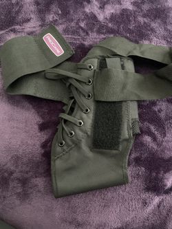 Lace up ankle brace