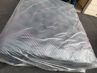 Queen Simmons Beautyrest Black Series 2 Plush Mattress 