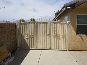 Driveway Gate with Access Entry
