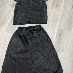 WOMEN’S CLOTHE  Size M And L 