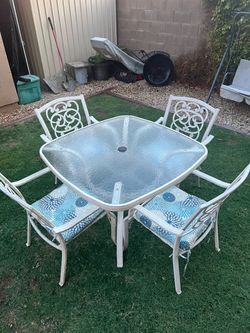 Out table/chairs