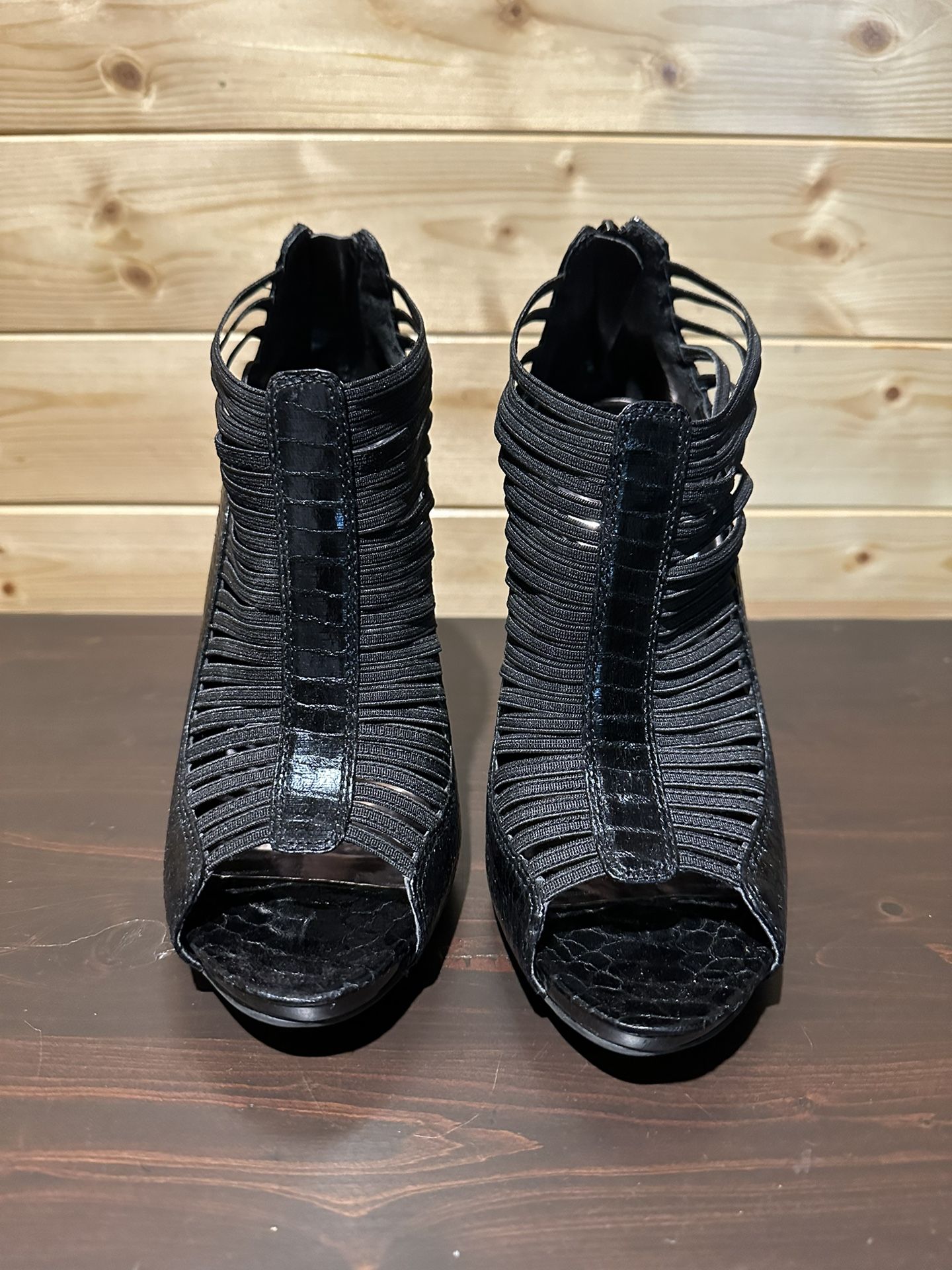 Almost new beautiful Carlos Santana booties in size 6.5