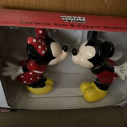 Disney Mickey & Minnie Mouse Kissing Salt & Pepper Shakers