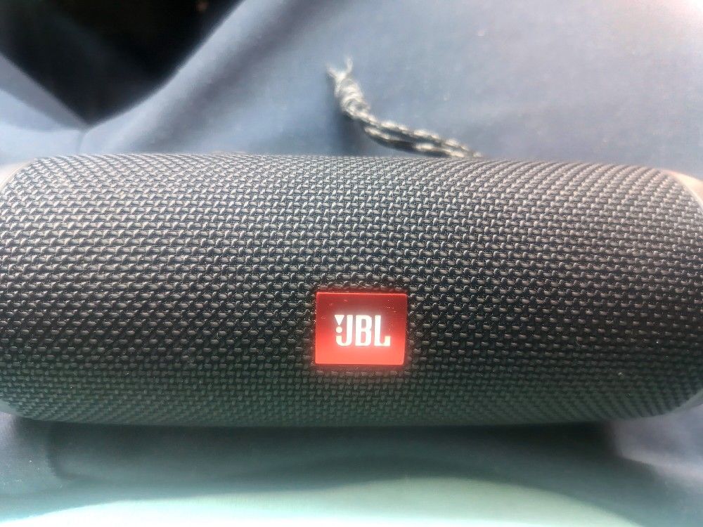 JBL Flip5 Portable Bluetooth Speaker