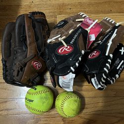 Baseball Gloves With 2 Baseball