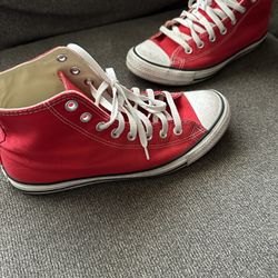 Converse Size 9 1/2. 30$