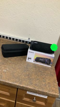 10035 Sony portable Bluetooth speaker 67776