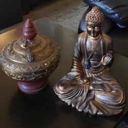 Seated Buddah Statue.  Meditated Home Or Garden. prayirng Collectible Sculpture. . 