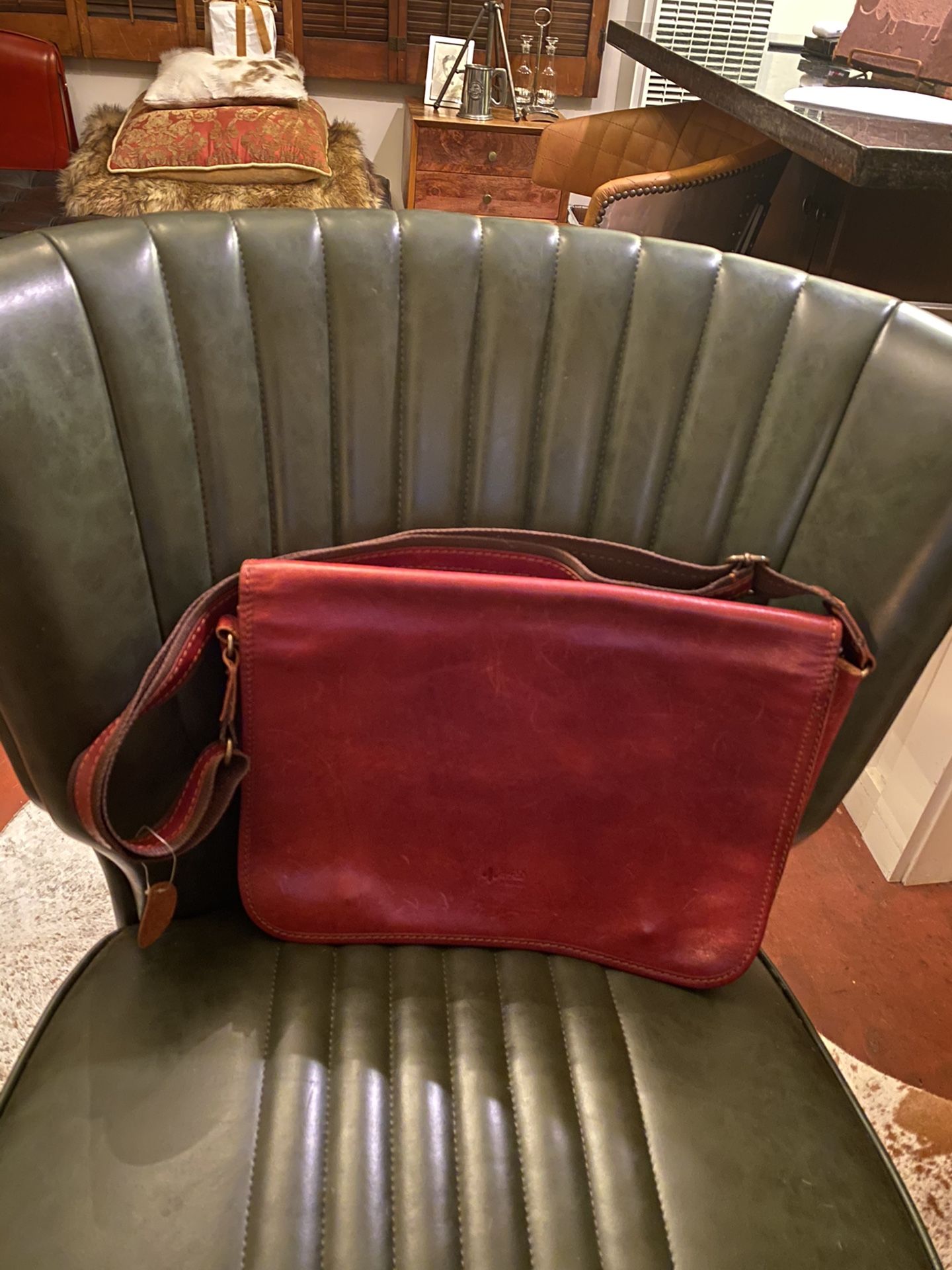 Firenze Italian Leather Messenger Bag