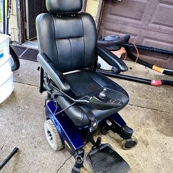 Used Invacare Pronto motorized wheelchair NEEDS batteries