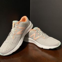 New Balance DRFT V1- Women Size 8.5