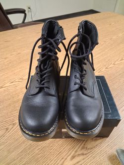 DOC MARTEN AIRWAIR boots